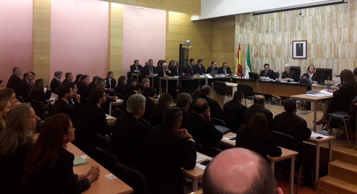 Juicio en el edificio judicial de La Caleta