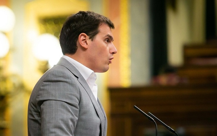 El presidente de Ciudadanos, Albert Rivera, en la tribuna del Pleno del Congreso