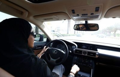 Arabia Saudi levanta prohibiciu00f3n conducir mujeres