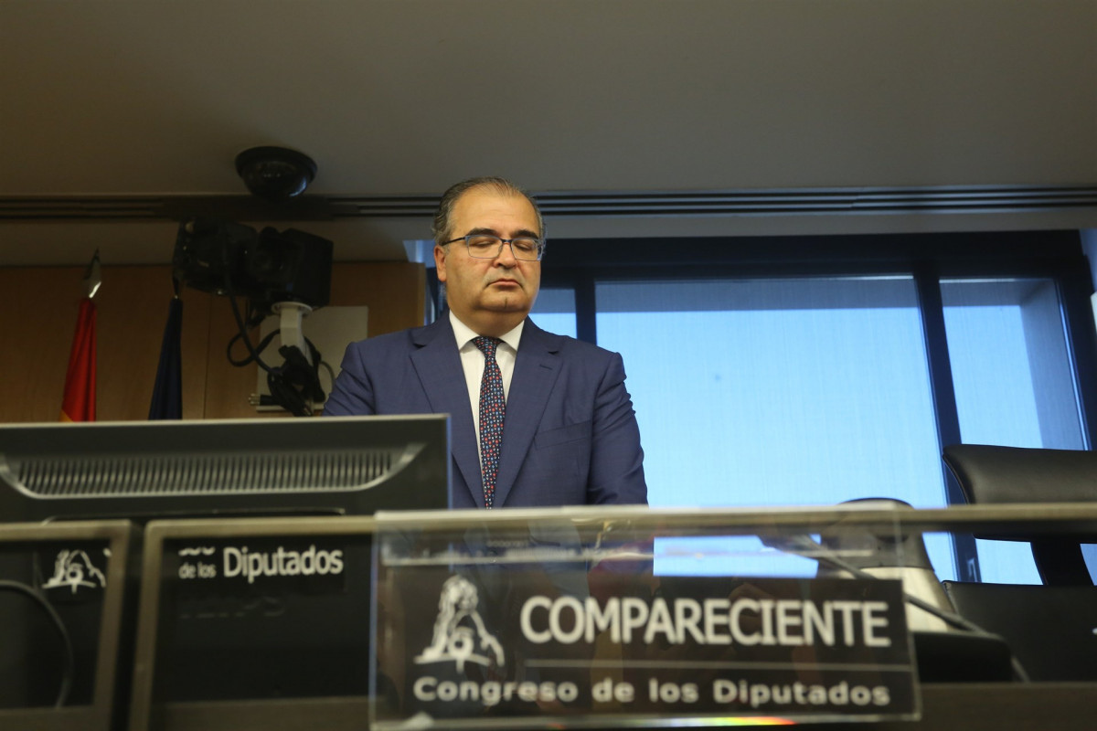 u00c1ngel Ron comparece en la comisiu00f3n de investigaciu00f3n sobre la crisis financiera