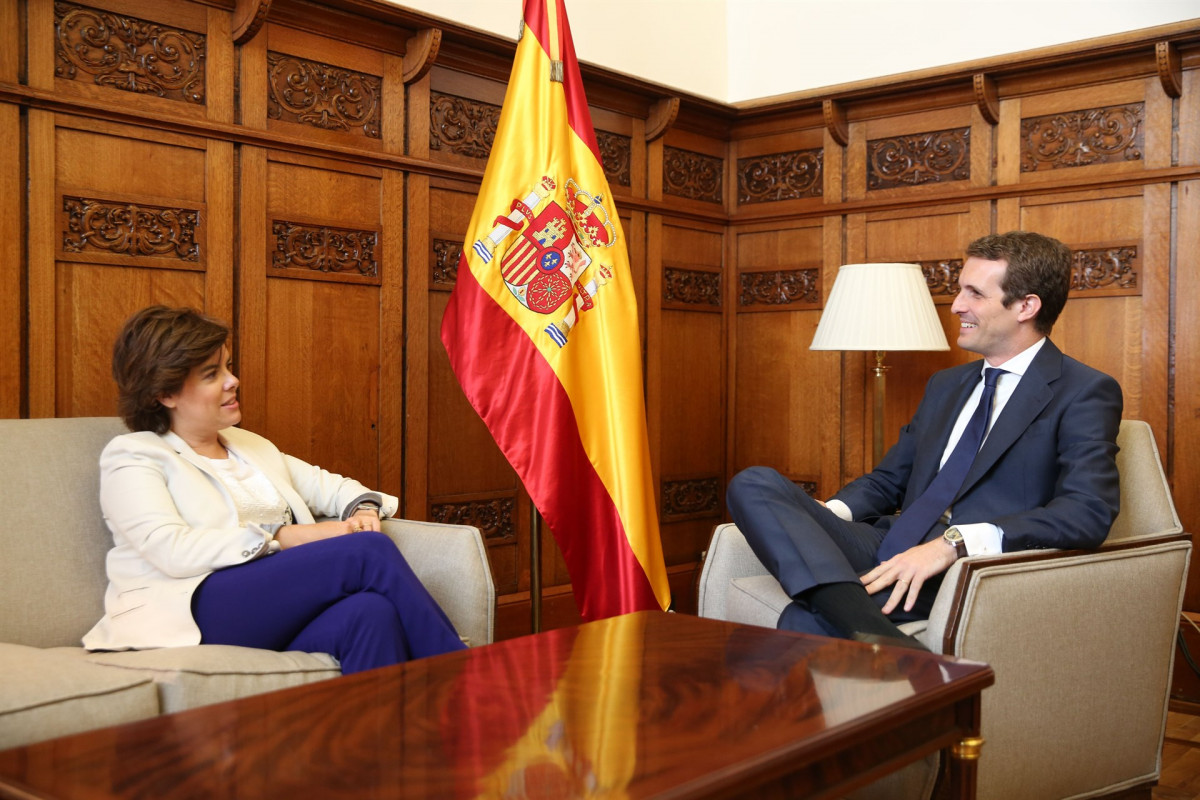 Pablo Casado se reu00fane con Soraya Su00e1enz de Santamaru00eda en el Congreso