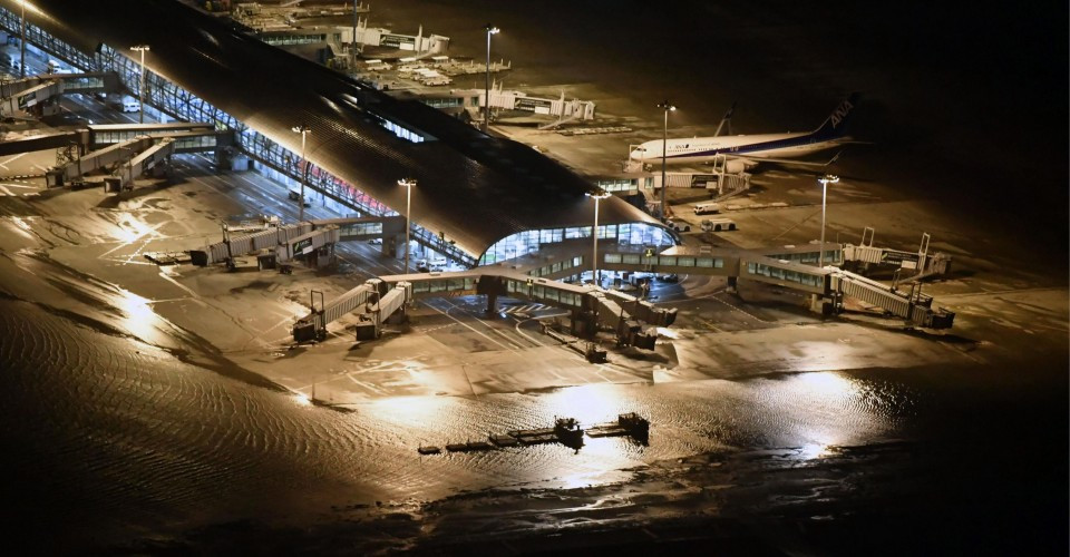 Kansai International Airport inundado