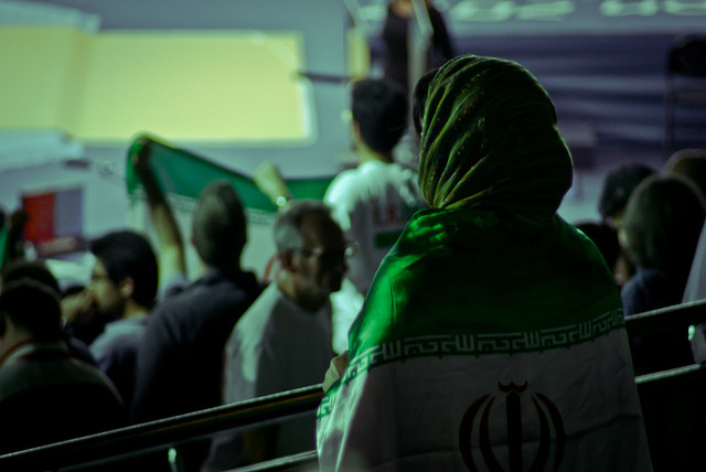 Mujer iranu00ed en un partido de Fu00fatbol
