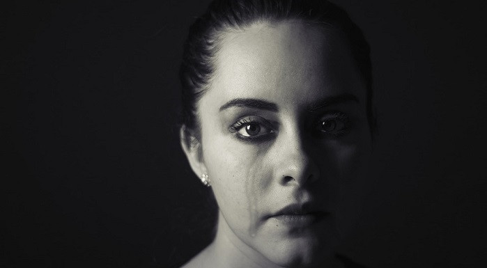 Una chica llorando