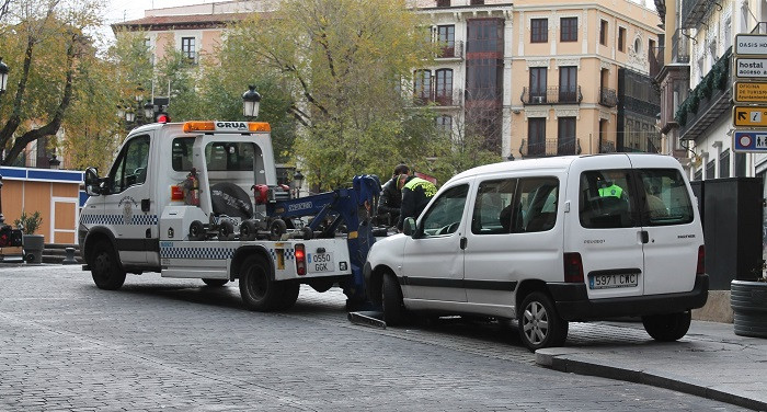 GRu00daA, MULTA, POLICu00cdA, COCHE MAL APARCADO