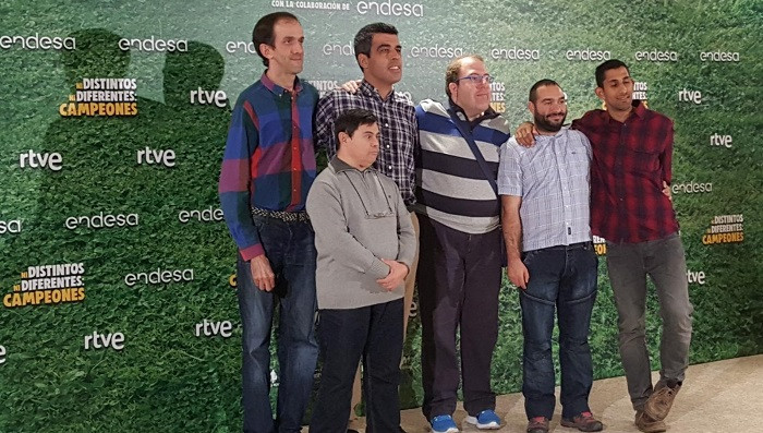 Protagonistas de 'Ni distintos ni deferenes. Campeones'