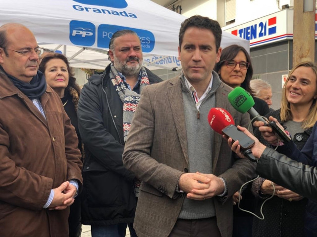 El secretario general del PP, Teodoro García, en Baza (Granada)