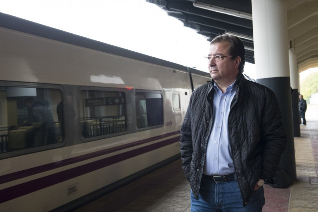Fernández Vara el 18N en la estación de Cáceres