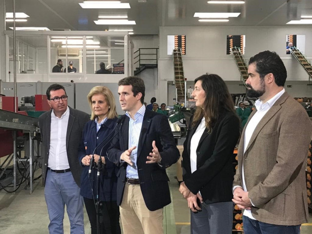 El presidente del PP, Pablo Casado, en Cartaya.