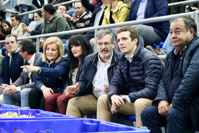 Pablo Casado visita la lonja de Isla Cristina (Huelva).