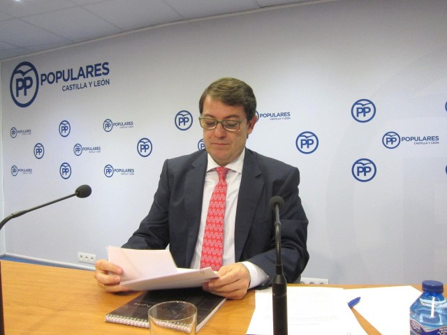 Fernández Mañueco en rueda de prensa en el PP de Castilla y León