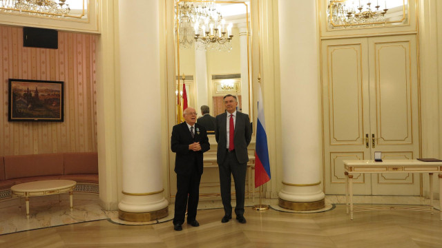 El diplomático Eugenio Bregolat, insignia rusa Por la Cooperación Internacional