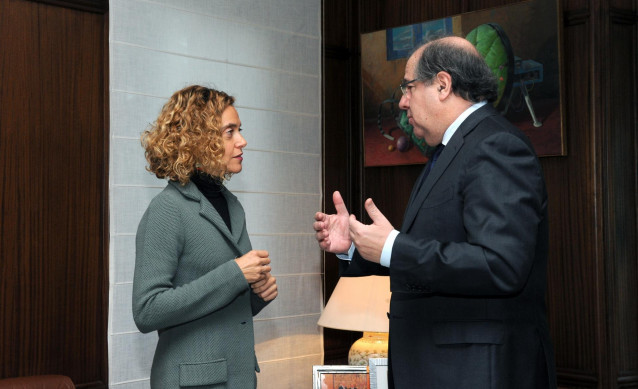 Herrera recibe a la ministra Batet en su despacho