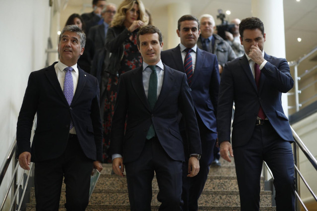 Reunión del grupo “popular” en el Senado