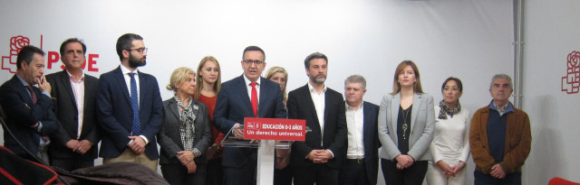 Diego Conesa en el centro de la imagen