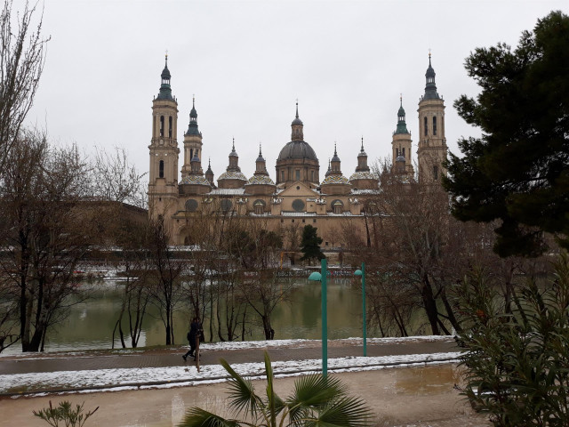 El Ebro a su paso por Zaragoza, junto a la Basílica del Pilar
