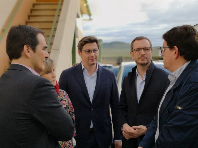 Javier Maroto, José Antonio Nieto y Sergio Velasco con otros cargos