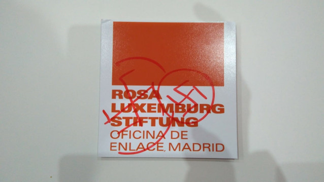 Pintadas en la sede de la Fundación de Investigaciones Marxistas