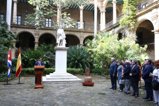 Pedro Sánchez en el acto de cesión temporal de la “Silla de Maceo