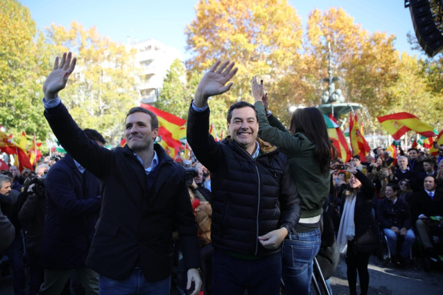 Pablo Casado y Juanma Moreno en Granada