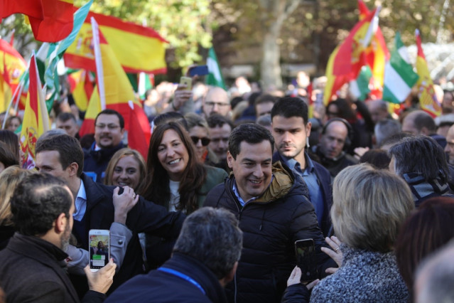 Juanma Moreno, en un acto en Granada junto a Pablo Casado