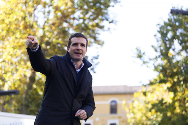 En Granada, el presidente del PP-A y candidato a la Presidencia de la Junta, Ju