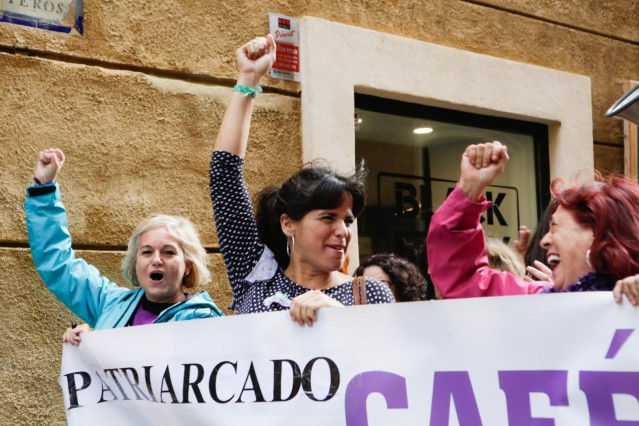 Teresa Rodríguez, en la manifestación por el 25N en Cádiz
