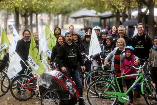 Pacma en un acto en bicicleta