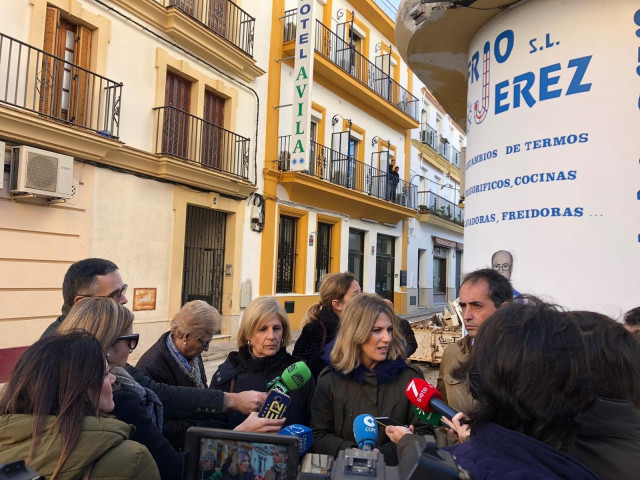Ana Mestre atiende a los periodistas en Jerez