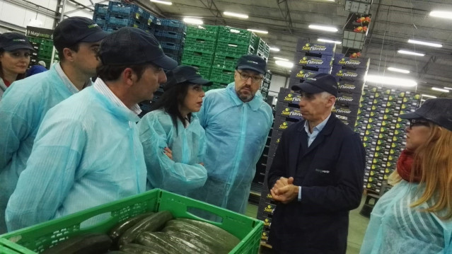 El diputado nacional de Cs, Juan Carlos Girauta, visita la empresa Murgiverde