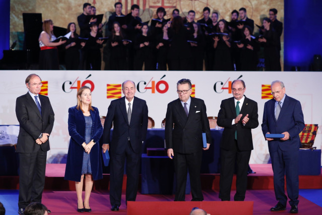 Aragón rinde homenaje a la Constitución