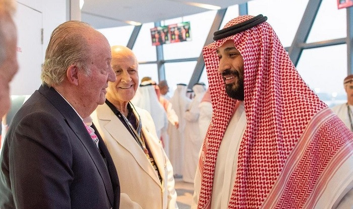 El saludo entre el Rey Juan Carlos y el pru00edncipe heredero de Arabia Saudu00ed, Mohamed Bin Salman