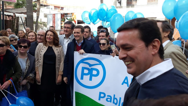 Casado junto a simpatizantes en Adra