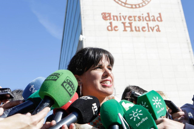 Teresa Rodríguez, en un acto de campaña en la Universidad de Huelva