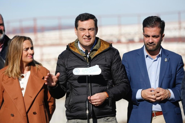 Juanma Moreno (PP-A) en un acto electoral en Loja (Granada)