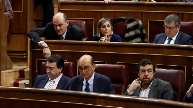 Aitor Esteban, Mikel Legarda y los diputados del PNV