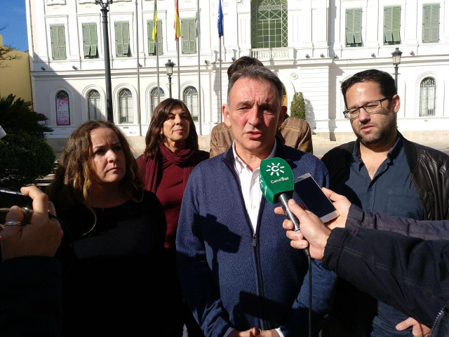 El secretario general del PCE, Enrique Santiago, en El Puerto