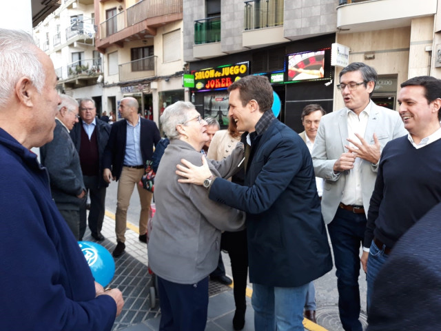 Casado, en su visita a Adra