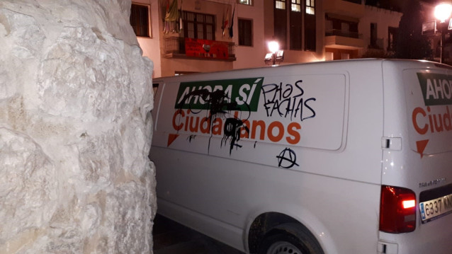 Pintadas en la furgonetas de la formación