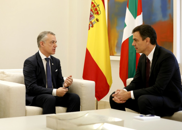 Pedro Sánchez recibe a Íñigo Urkullu en La Moncloa