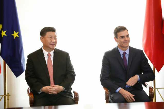 España y China firman una serie de acuerdos económicos y culturales durante la v
