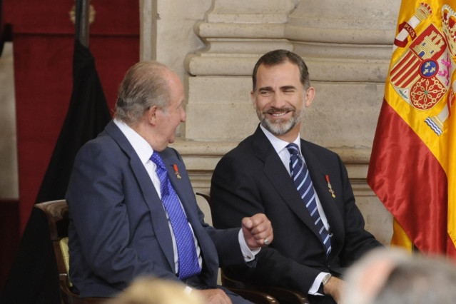 Rey juan carlos I con rey felipe vi