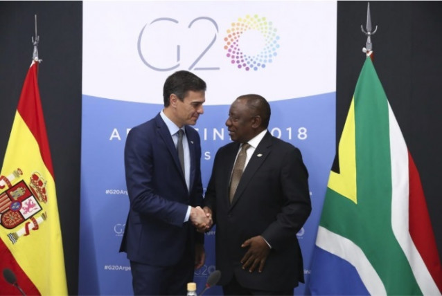 Pedro Sánchez y el primer ministro de Sudáfrica, Cyril Ramaphosa, en el G20