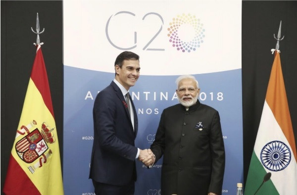 Pedro Sánchez y el primer ministro de India, Narendra Modi