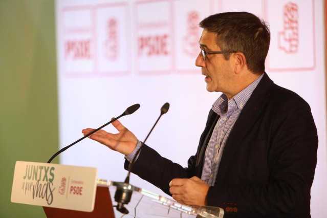 Patxi López en un acto del PSOE en Plasencia