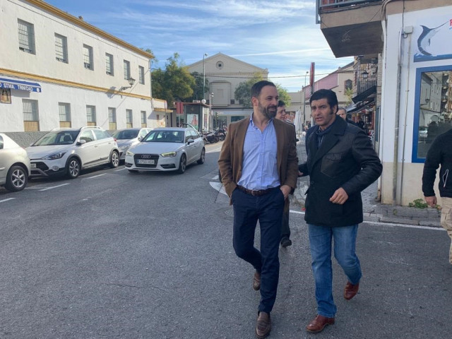 Santiago Abascal espera los resultados electorales en un hotel de Sevilla