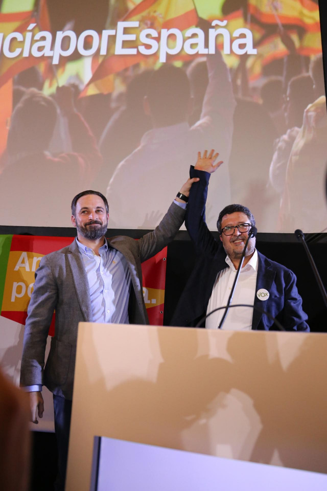 El presidente de VOX, Santiago Abascal, y el candidato a la presidencia de la J