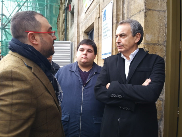 Zapatero junto a Adrián Barbón.
