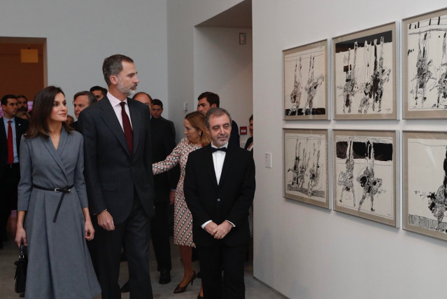 Los Reyes inauguran la exposición Poéticas de la Democracia. Imágenes y Contraim