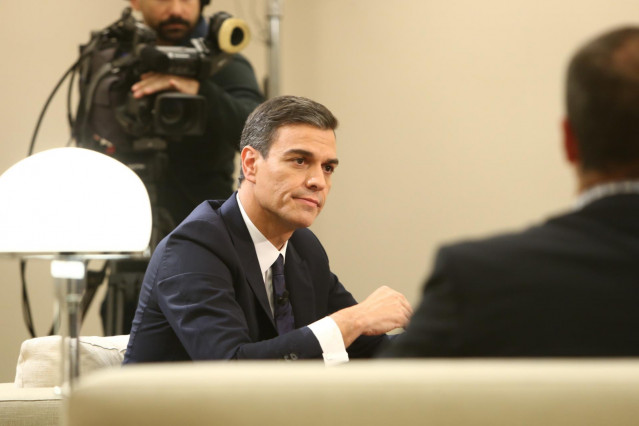 Pedro Sánchez durante una entrevista en La Moncloa